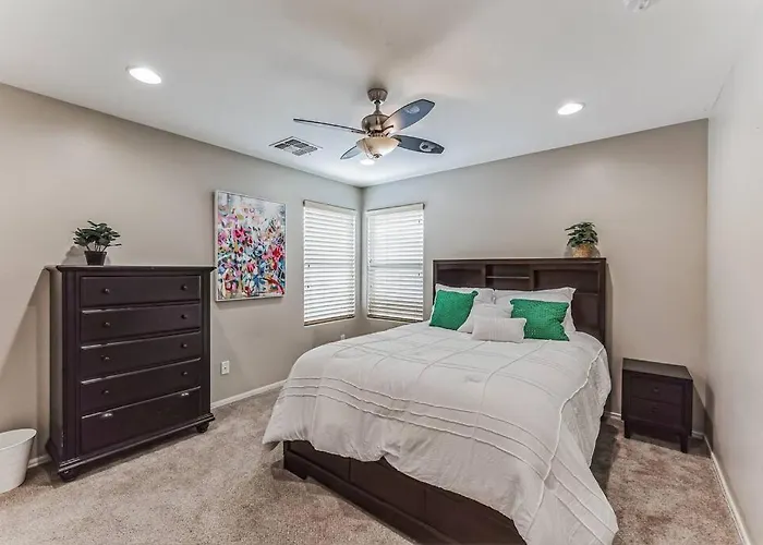 Beautiful 5br, 3.5ba - Community Pool/fitness *