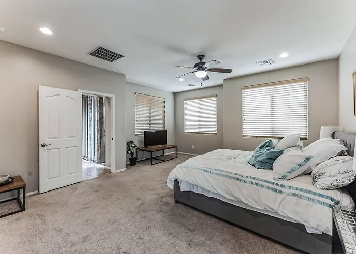 Beautiful 5br, 3.5ba - Community Pool/fitness Hotel *