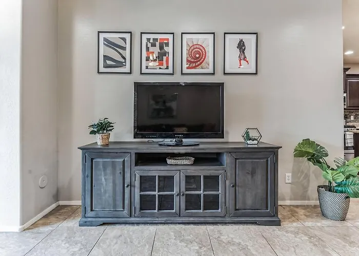 Beautiful 5br, 3.5ba - Community Pool/fitness Hotel