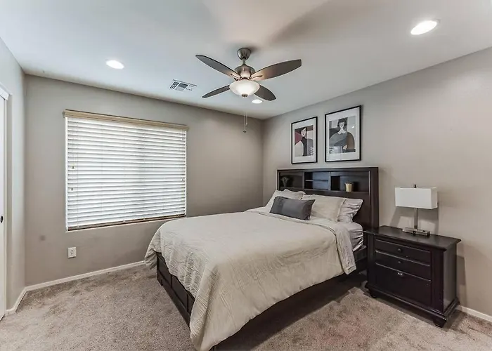 Beautiful 5br, 3.5ba - Community Pool/fitness *