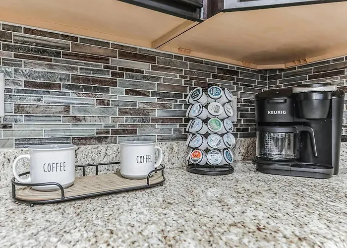 Beautiful 5br, 3.5ba - Community Pool/fitness