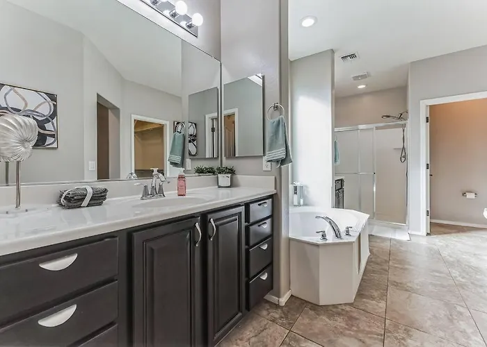 Beautiful 5br, 3.5ba - Community Pool/fitness Hotel Gilbert