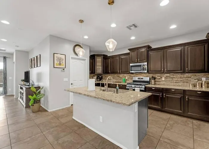 Beautiful 5br, 3.5ba - Community Pool/fitness Gilbert