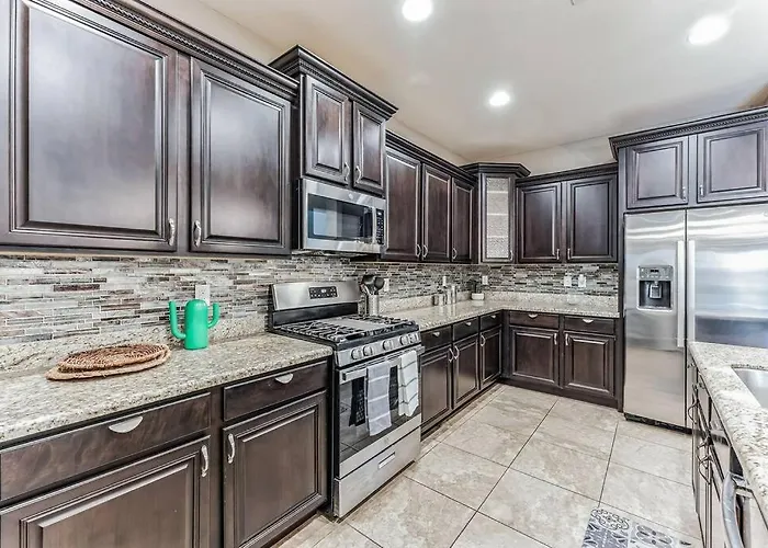 Hotel Beautiful 5br, 3.5ba - Community Pool/fitness *
