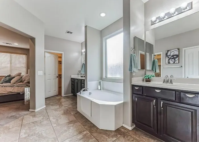 Beautiful 5br, 3.5ba - Community Pool/fitness